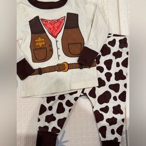 Old Navy Cowboy Sheriff Printed Snug Fit 2 Piece Pajama Set Baby/Toddler 6-12 Mo